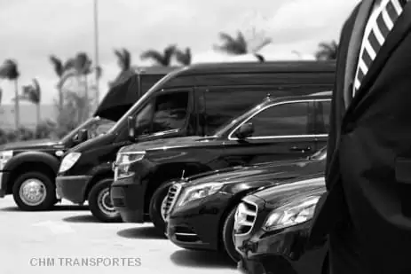 Carro Executivo e van Executiva da CHM Transportes com Motorista