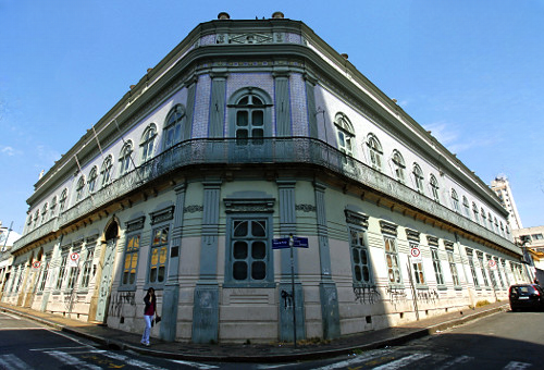 Palácio dos Azulejos, casarão histórico com fachada de azulejos portugueses, em Campinas — City Tour CHM Transportes