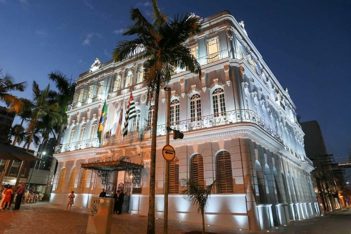 Prédio histórico do Jockey Club Campineiro, no centro de Campinas — City Tour CHM Transportes