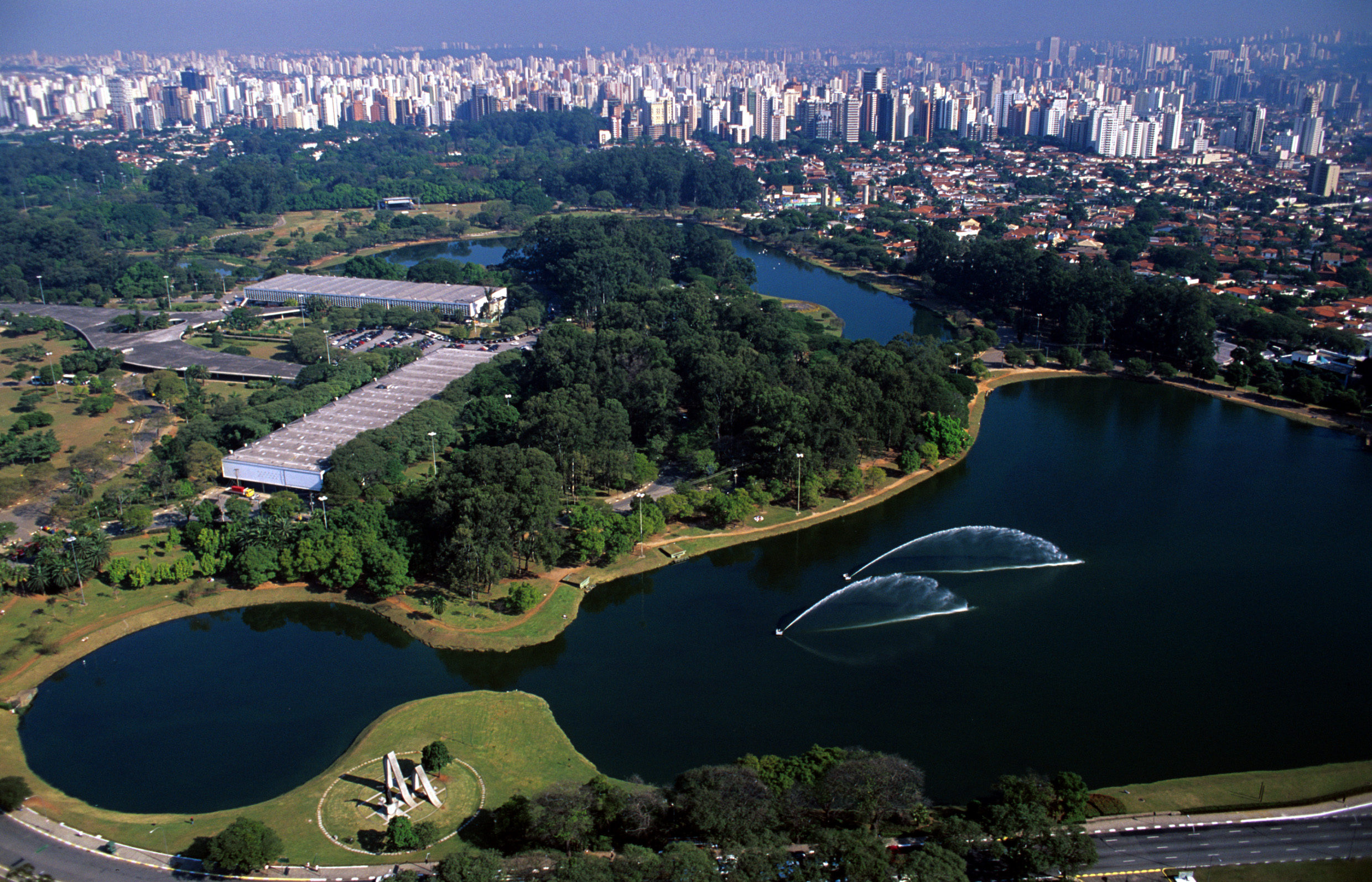 Parque Ibirapuera, em São Paulo — City Tour CHM Transportes