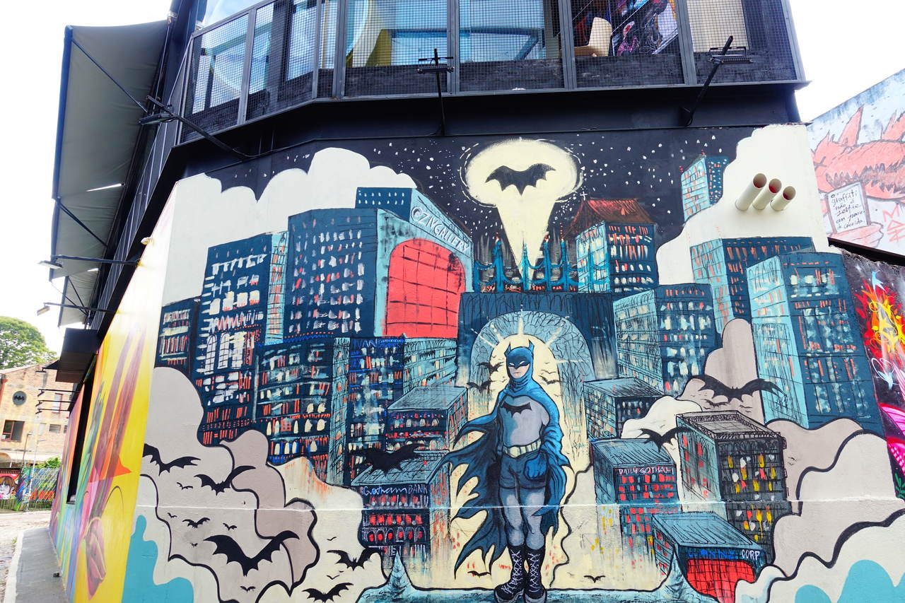Beco do Batman, na Vila Madalena, com seus grafites e arte urbana — City Tour CHM Transportes