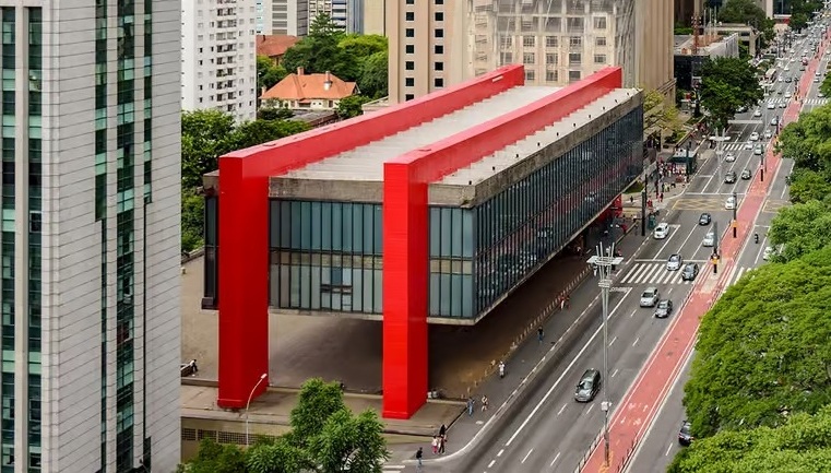MASP — Museu de Arte de São Paulo, na Avenida Paulista — City Tour CHM Transportes