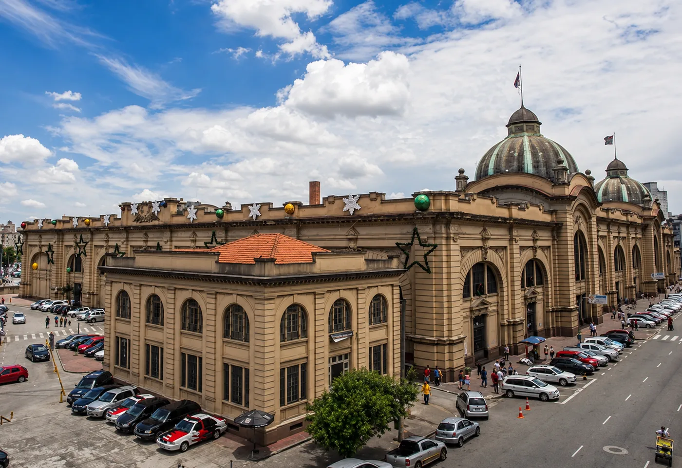 Mercado Municipal de São Paulo (Mercadão), com seus vitrais — City Tour CHM Transportes