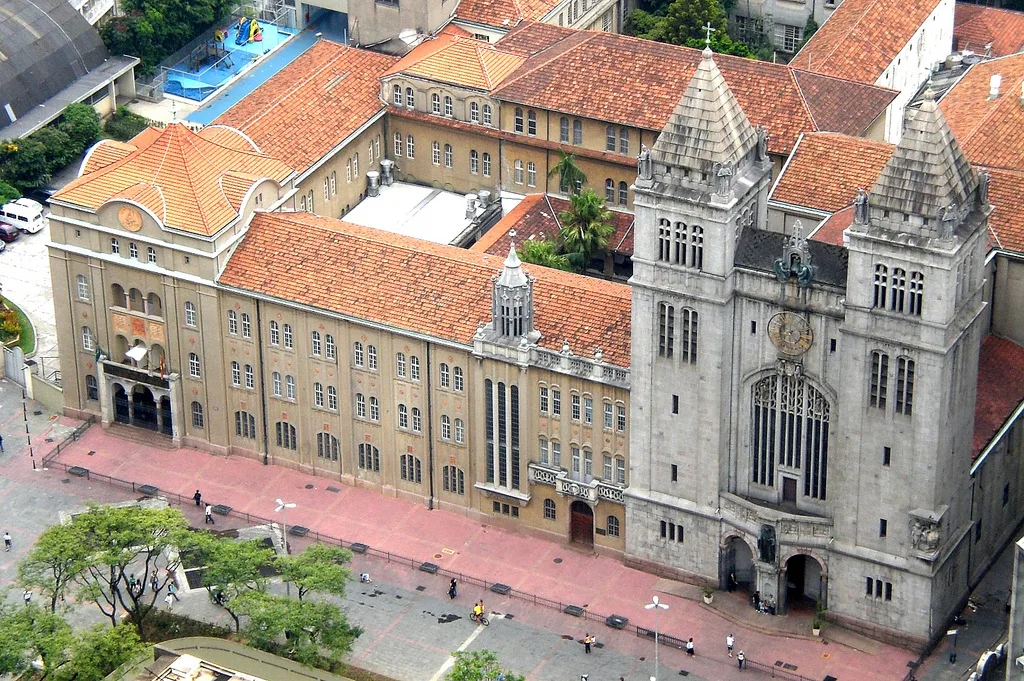 Mosteiro de São Bento, no centro de São Paulo — City Tour CHM Transportes