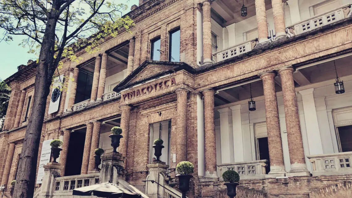 Pinacoteca Contemporânea, novo edifício da Pinacoteca de São Paulo, junto ao Parque da Luz — City Tour CHM Transportes