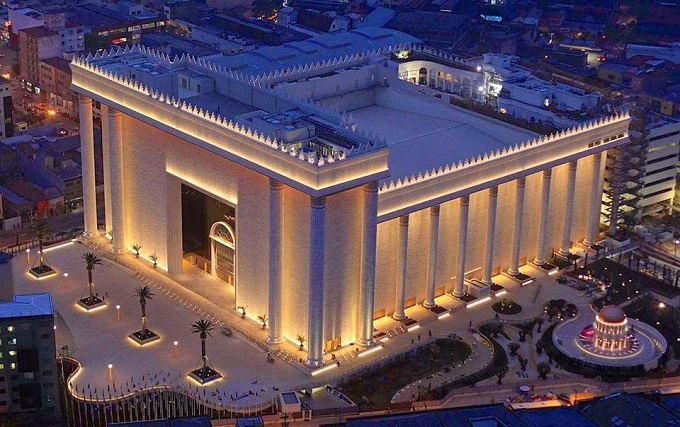 Templo de Salomão, réplica do templo bíblico, em São Paulo — City Tour CHM Transportes